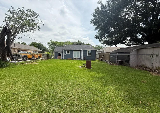 Photo 3 of Single family home for sale at 342 Hoffman St, Houston, TX 77020 | MLS# 25617243 | Listing updated on 2026-07-22