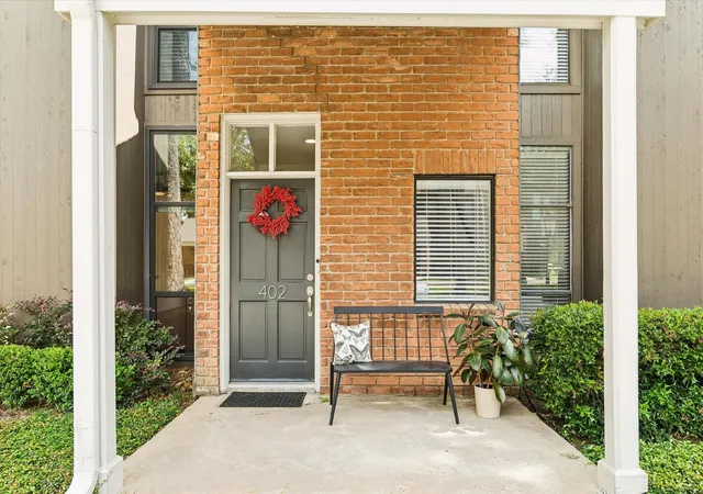 3rd image of 701 Bering Dr #402, Houston, TX 77057 | MLS# 67245581