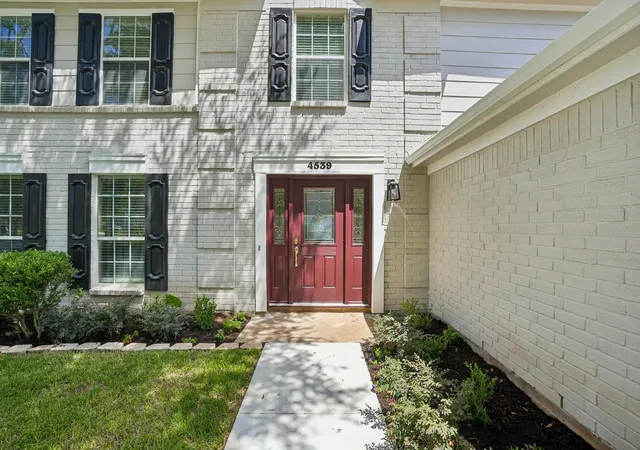 Photo 3 of Single family home for sale at 4539 Pioneer Trl St, Sugar Land, TX 77479 | MLS# 32990751 | Listing updated on 2026-10-07