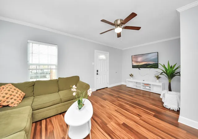 Listing Photo 4 - Condo for sale in building located at 1508 Ridgewood St, Houston, TX 77006