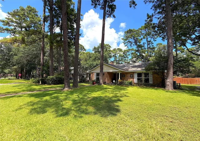 2nd image of 1402 Trailwood Village Dr, Houston, TX 77339 | MLS# 12701456