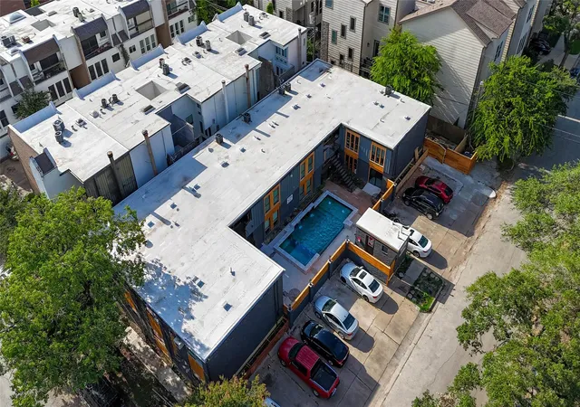 1st image of 2703 Mason St #16, Houston, TX 77006 | MLS# 56259310