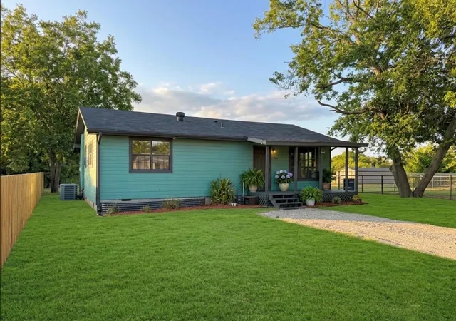 1st image of 621 W 9th St, Kemp, TX 75143 | MLS# 5020302
