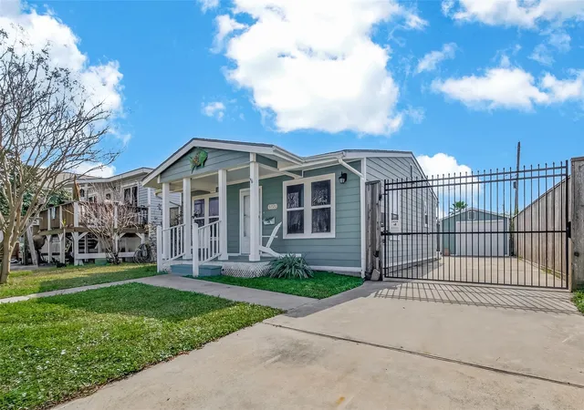 Photo 2 of Single family home for sale at 5721 Sylvia Dr, Galveston, TX 77551 | MLS# 34146367 | Listing updated on 2026-06-23