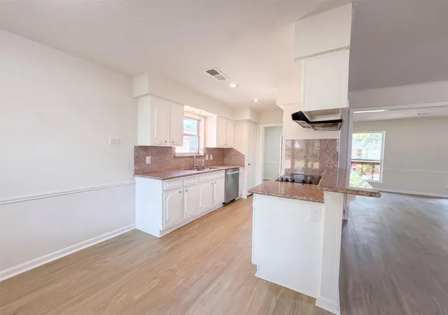2nd image of 9418 Beverlyhill St, Houston, TX 77063 | MLS# 83662640