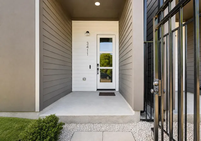Photo 2 of Single family home for sale at 3411 Stonewall St, Houston, TX 77020 | MLS# 22373298 | Listing updated on 2026-09-22