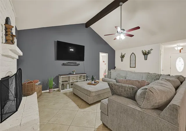 Photo 2 of Single family home for sale at 842 Walbrook Dr, Houston, TX 77062 | MLS# 93857722 | Listing updated on 2026-09-12