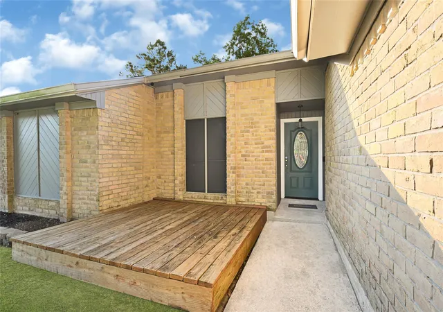 Photo 4 of Single family home for sale at 842 Walbrook Dr, Houston, TX 77062 | MLS# 93857722 | Listing updated on 2026-09-12