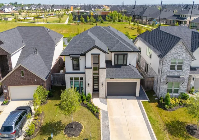 Photo 2 of Single family home for sale at 31422 Beacon Cove Trl, Fulshear, TX 77441 | MLS# 28071100 | Listing updated on 2026-08-08