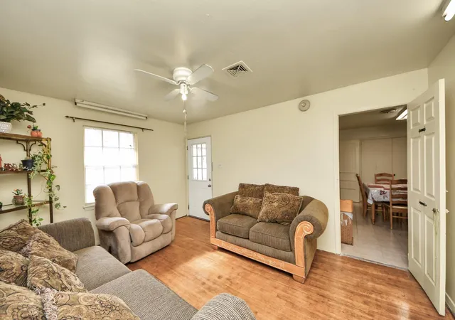 5th image of 9701 Foredale St, Houston, TX 77075 | MLS# 68864108