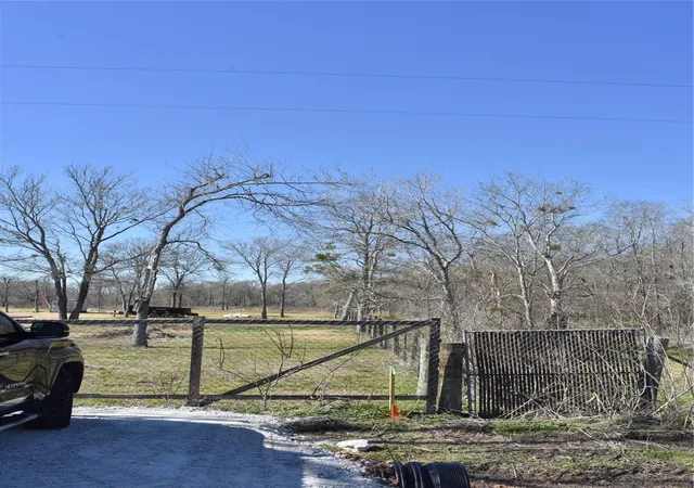 2nd image of 8475 Sunny Side Rd, Hempstead, TX 77445 | MLS# 34715877