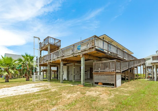 4th image of 1311 Seashell Dr, Freeport, TX 77541 | MLS# 89750999