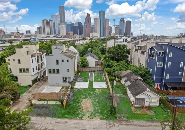 image of 1011 Bingham St, Houston, TX 77007 | MLS# 11131691