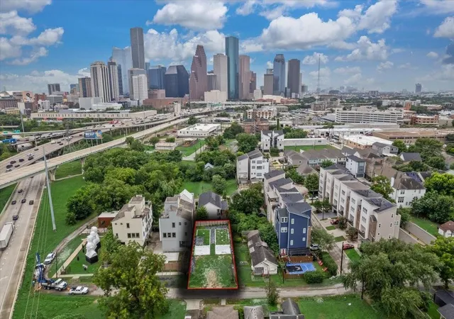 image of 1011 Bingham St, Houston, TX 77007 | MLS# 11131691