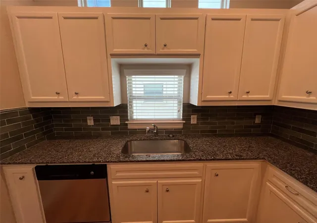 3rd image of 2710 Hullsmith Dr #404, Houston, TX 77063 | MLS# 57399571