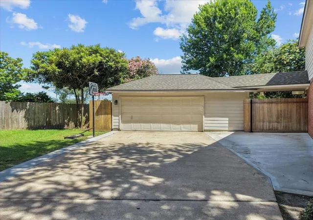 4th image of 1910 Wynforest Dr, Deer Park, TX 77536 | MLS# 47573717