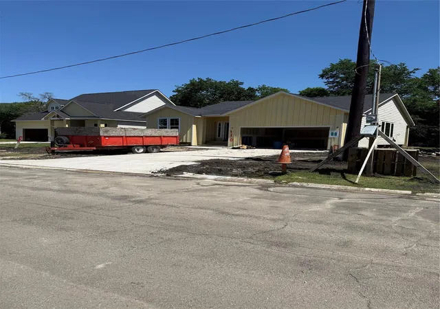 Photo 1 of Single family home for sale at 110 Harvey Blvd, Baytown, TX 77520 | MLS# 14855019 | Listing updated on 2026-08-19