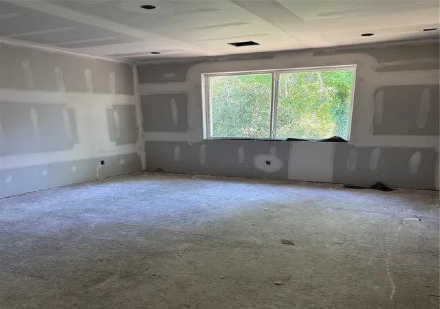 Photo 4 of Single family home for sale at 110 Harvey Blvd, Baytown, TX 77520 | MLS# 14855019 | Listing updated on 2026-08-19