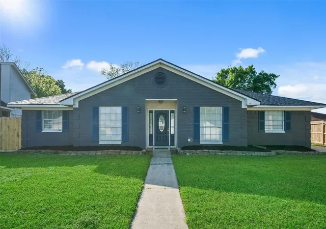 Homes for sale in Friendswood, TX | 5107 Whittier Oaks Dr, Friendswood, TX 77546 | MLS# 38868384
