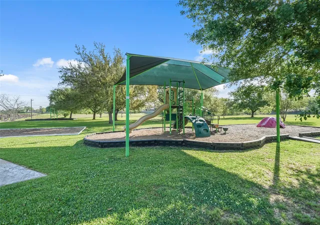 Homes for sale in Friendswood, TX | 5107 Whittier Oaks Dr, Friendswood, TX 77546 | MLS# 38868384