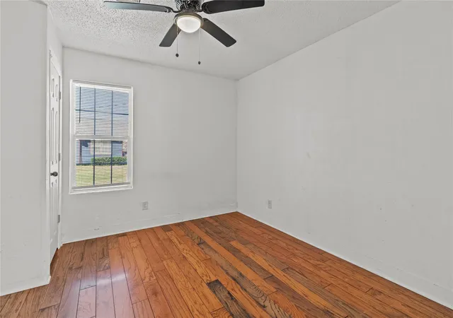 Photo 4 of Multi family home for sale at 319 E B St, La Porte, TX 77571 | MLS# 44855648 | Listing updated on 2026-09-10