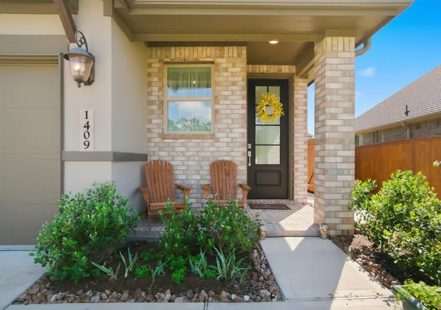 Homes for sale in Pinehurst, TX | 1409 Northwood Bluff Ln, Pinehurst, TX 77362 | MLS# 28040384
