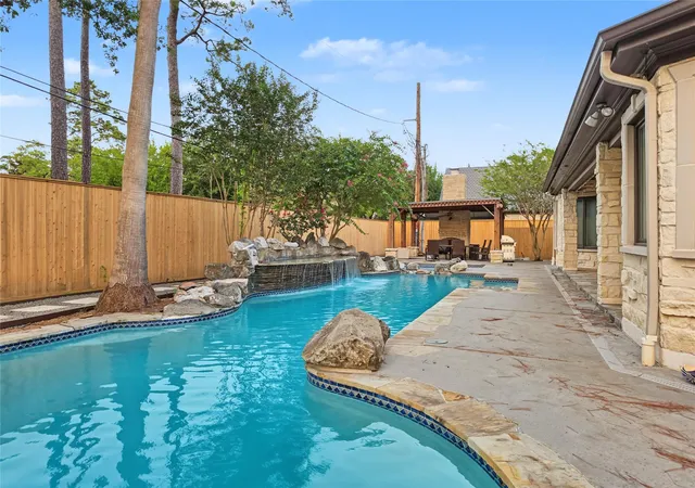Photo 2 of Mansion for sale at 12018 Surrey Ln, Bunker Hill Village, TX 77024 | MLS# 10875239 | Listing updated on 2026-09-07