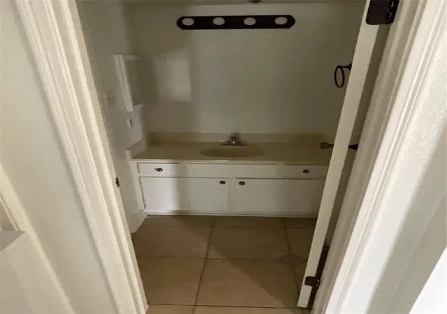 7th image of 12250 Whittington Dr #712, Houston, TX 77077 | MLS# 47423279
