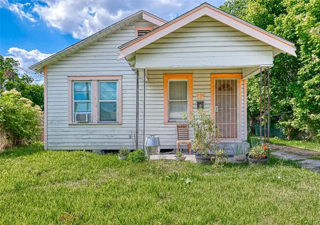 1st image of 814 Granville Dr, Houston, TX 77091 | MLS# 90385432