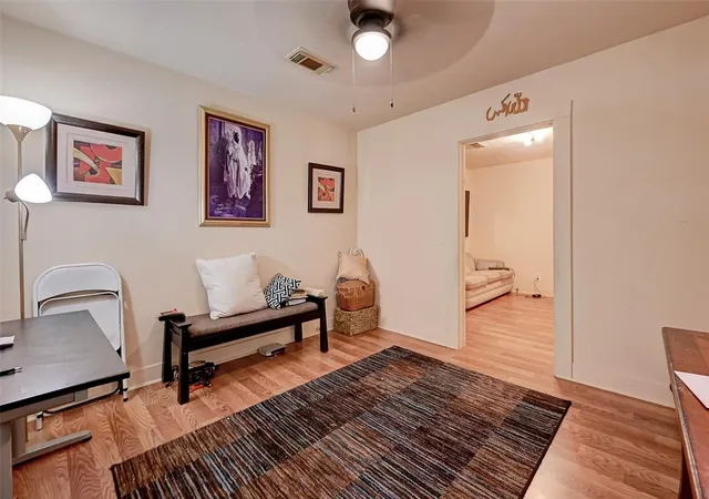 4th image of 814 Granville Dr, Houston, TX 77091 | MLS# 90385432