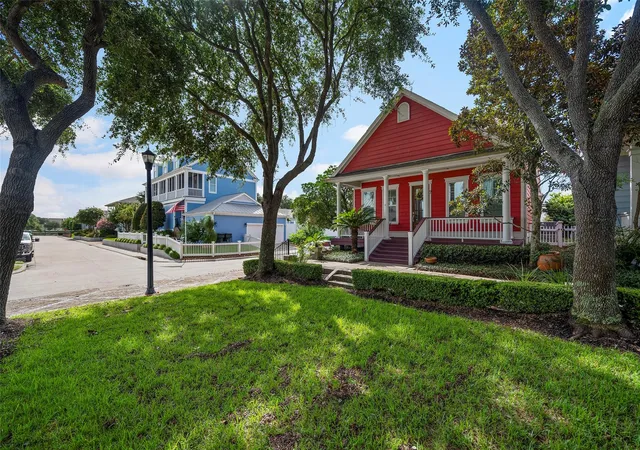 Photo 3 of Single family home for sale at 7 Latitude Ln, Galveston, TX 77554 | MLS# 70428812 | Listing updated on 2026-08-08
