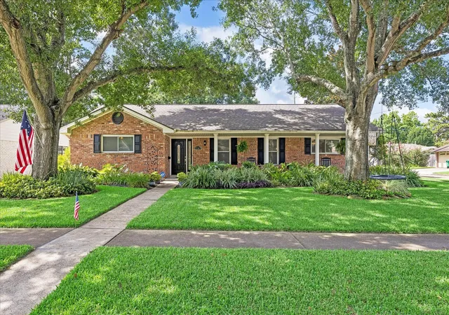 Homes for sale in Houston, TX | 5547 Wigton Dr, Houston, TX 77096 | MLS# 93820641