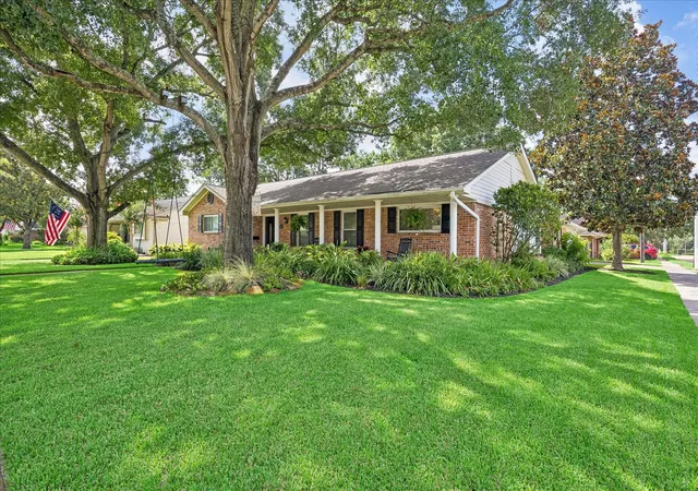 Homes for sale in Houston, TX | 5547 Wigton Dr, Houston, TX 77096 | MLS# 93820641