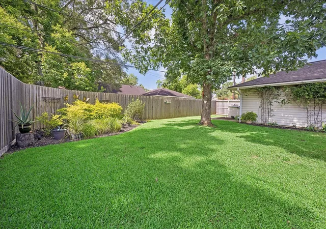 Homes for sale in Houston, TX | 5547 Wigton Dr, Houston, TX 77096 | MLS# 93820641