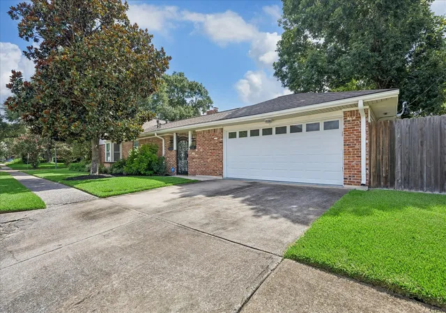 Homes for sale in Houston, TX | 5547 Wigton Dr, Houston, TX 77096 | MLS# 93820641