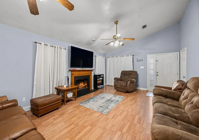 4th image of 409 Mcphail St, Tomball, TX 77375 | MLS# 96204281