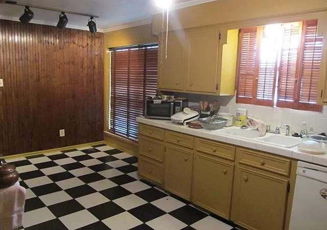 Photo 2 of Single family home for sale at 111 Elmwood St, Huntsville, TX 77320 | MLS# 71235137 | Listing updated on 2026-08-27