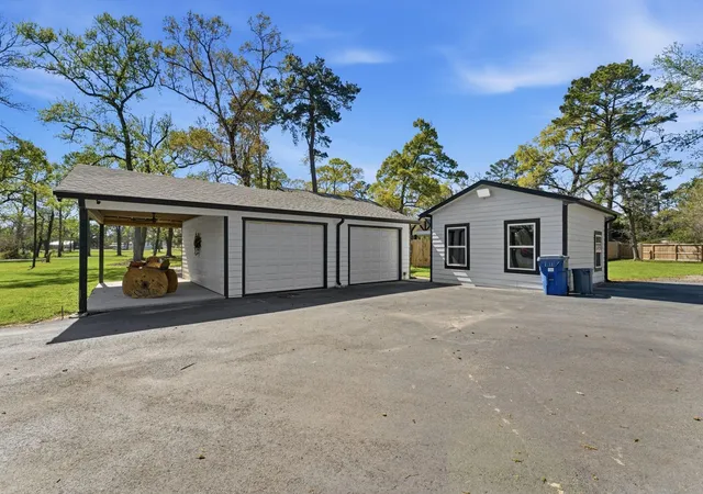 Photo 3 of Single family home for sale at 8526 Oakwood Dr, Magnolia, TX 77354 | MLS# 62901145 | Listing updated on 2026-04-30