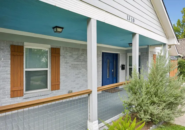 Photo 2 of Single family home for sale at 1310 Elliston St, Houston, TX 77023 | MLS# 54042996 | Listing updated on 2026-09-12
