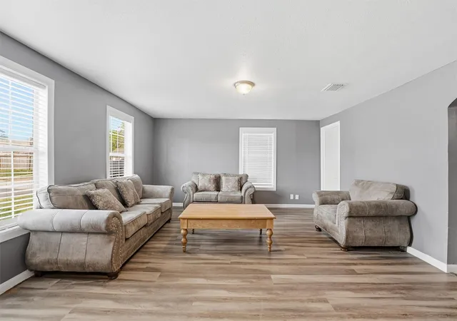 5th image of 7603 Avenue K, Houston, TX 77012 | MLS# 62399113