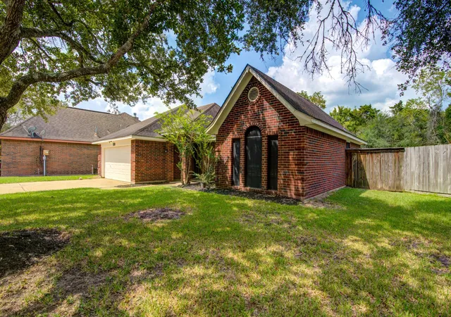 Photo 3 of Single family home for sale at 1145 Westglen Dr, Alvin, TX 77511 | MLS# 12636557 | Listing updated on 2026-09-17