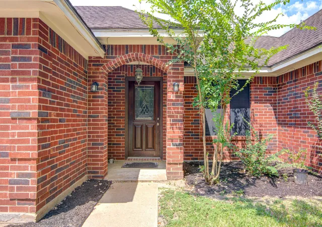 Photo 3 of Single family home for sale at 1145 Westglen Dr, Alvin, TX 77511 | MLS# 12636557 | Listing updated on 2026-09-19