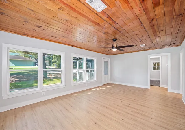 Photo 2 of Single family home for sale at 805 E Tom Green St, Brenham, TX 77833 | MLS# 11648323 | Listing updated on 2026-09-08
