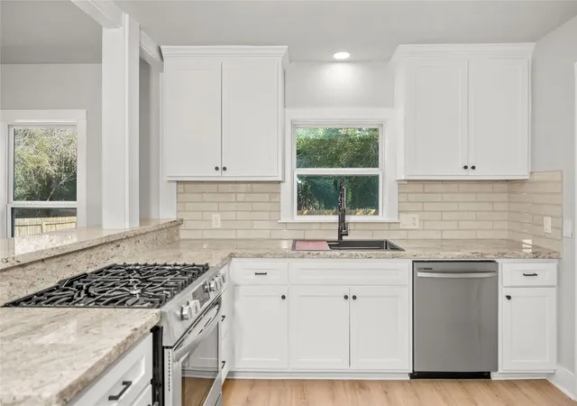 Photo 3 of Single family home for sale at 805 E Tom Green St, Brenham, TX 77833 | MLS# 11648323 | Listing updated on 2026-09-08