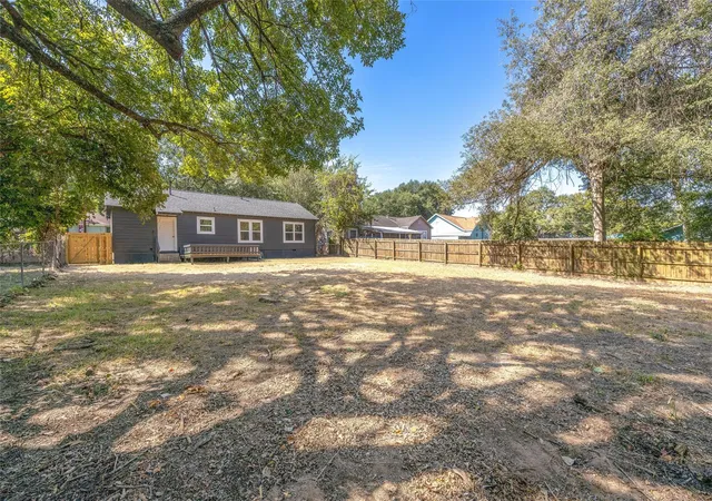 Single family home for sale at 805 E Tom Green St, Brenham, TX 77833 | MLS# 11648323 | Listing updated on 2026-10-08