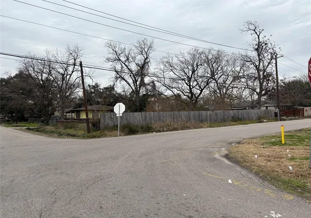 Photo 3 of Land for sale at 4028 Cornell St, Houston, TX 77022 | MLS# 60717419 | Listing updated on 2026-08-18