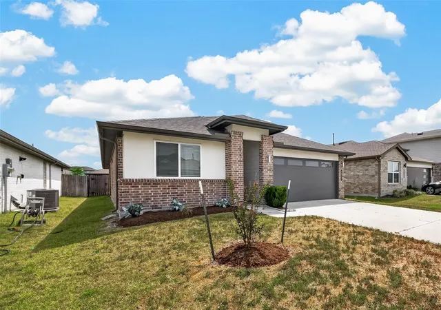 Photo 2 of Single family home for sale at 6827 Telford Hollow Trl, Richmond, TX 77407 | MLS# 6641095 | Listing updated on 2026-09-22