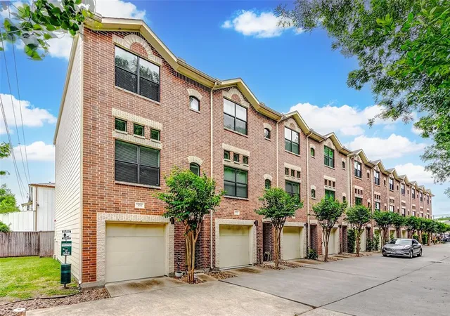 Photo 3 of Condominium at 8710 Beverlyhill St #304, Houston, TX 77063 | MLS# 59191375 | | Sold on 2025-01-10