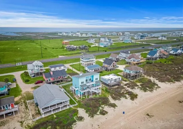 Photo 3 of Single family home for sale at 21326 Gulf Dr, Galveston, TX 77554 | MLS# 2835101 | Listing updated on 2026-08-30