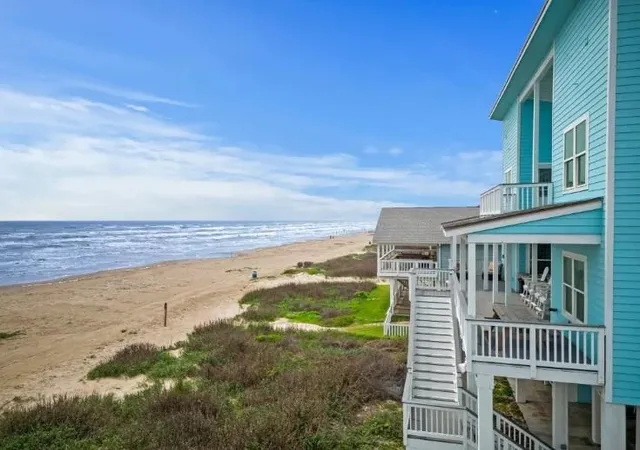Photo 4 of Single family home for sale at 21326 Gulf Dr, Galveston, TX 77554 | MLS# 2835101 | Listing updated on 2026-08-30